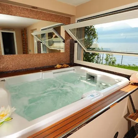 Dea De Luxe Sp Pool-villa Willa Gravedona